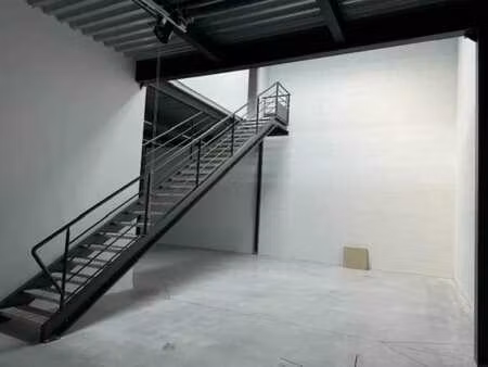 location local d’activités la tour de salvagny 69890 242m²
