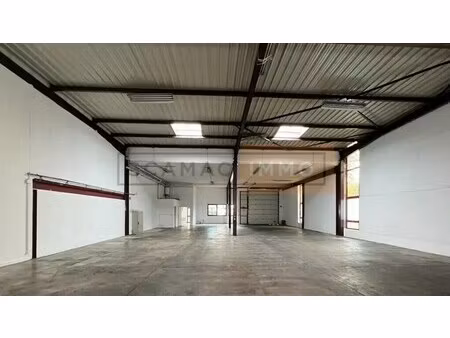 location entrepôt 1 044 m²