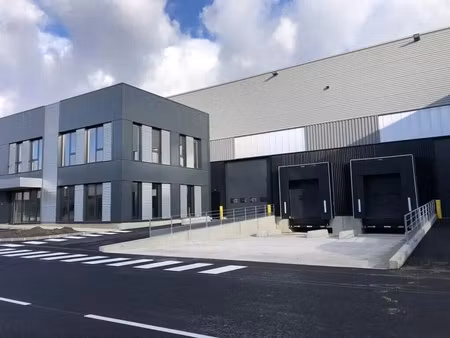 location local d'activités 99 m² à 14 646 m²