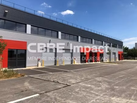 location local d'activités 253 m²
