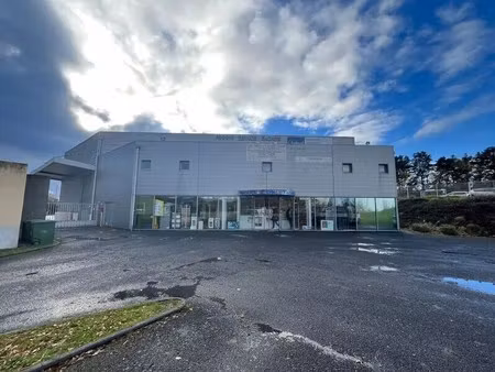 location local d'activités 770 m²