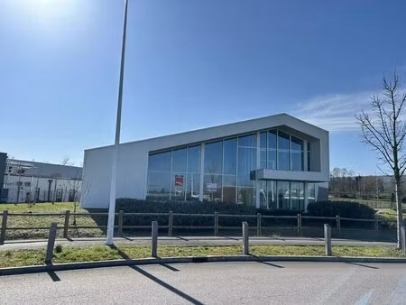 location local d'activités 1 200 m²