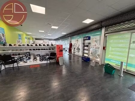 location local d'activités 250 m²