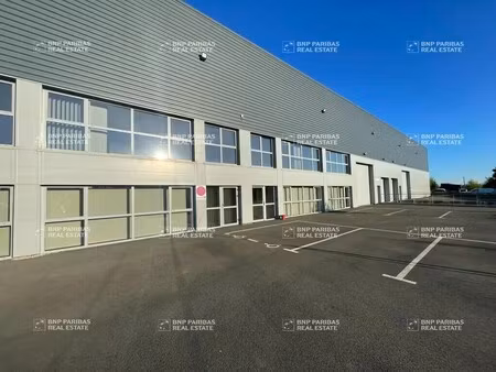 location local d'activités 3 210 m²