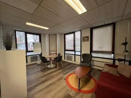 location local d'activités 183 m²