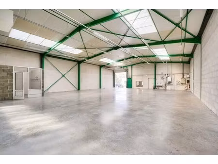 location local d'activités 370 m²