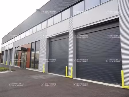 location local d'activités 404 m² à 813 m²