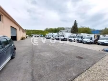 location local d'activités 329 m²