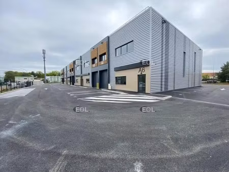 location local d'activités 292 m²