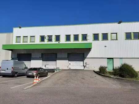 location entrepôt 1 095 m²