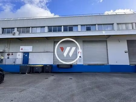 location entrepôt 1 340 m²
