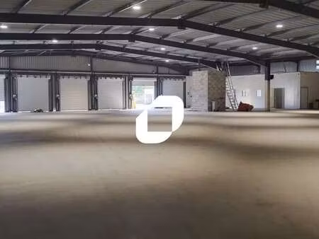 location entrepôt 2 407 m²
