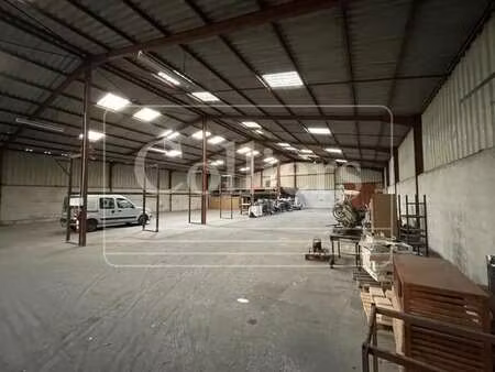 location local d'activités 2 100 m²