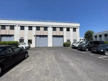 location entrepôt 218 m²