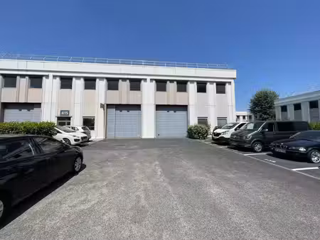 location entrepôt 218m²