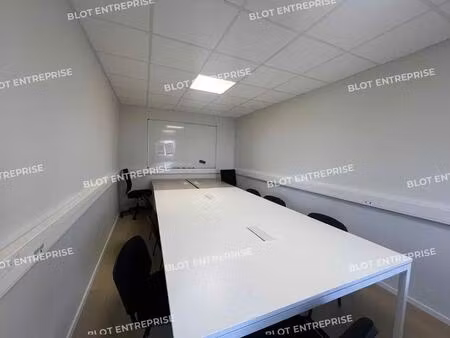 location entrepôt 212 m²