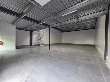 location entrepôt 334 m²