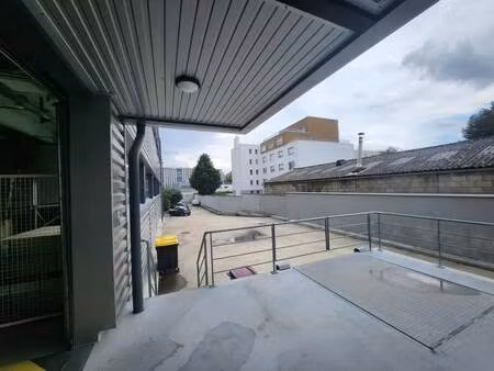 location local d'activités 200 m² à 412 m²