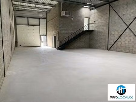 location local d'activités 196 m²
