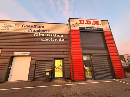 location local d'activités 788 m²