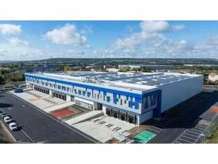 location local d'activités 3 374 m² à 6 819 m²