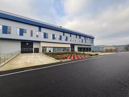 location local d'activités 3 445 m² à 6 819 m²