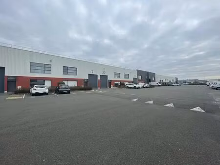 location local d'activités 180 m² à 640 m²