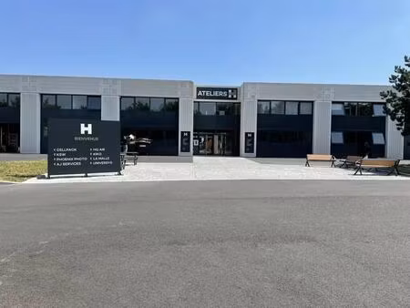 location local d'activités 105 m² à 594 m²