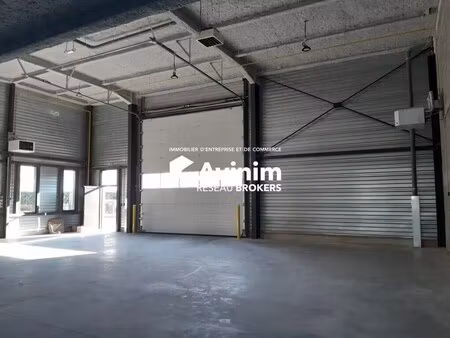 location local d'activités 305 m²