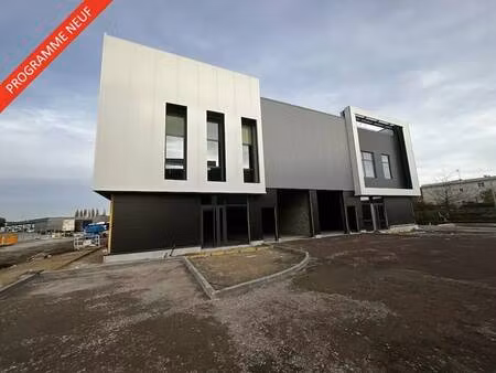 location local d'activités 193 m²