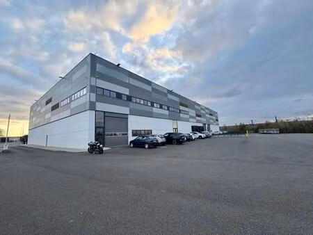 location local d'activités 2 887 m²