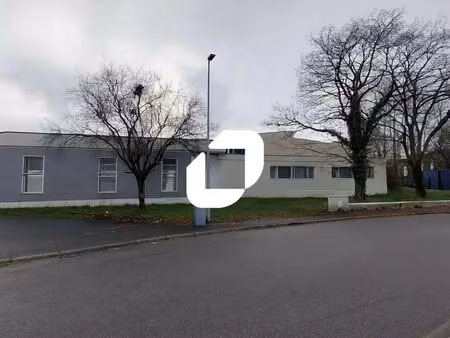 location local d'activités 1 900 m²