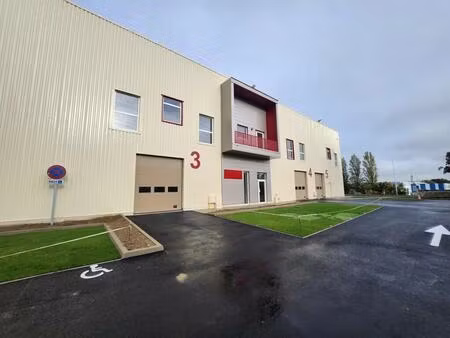 location local d'activités 158 m² à 408 m²
