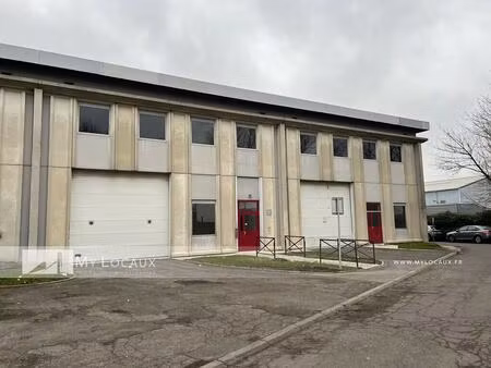 location local d'activités 732 m²