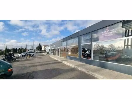 location commerce 300 m²