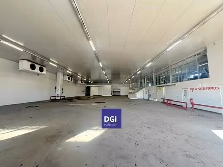 location local d'activités 1 550 m²