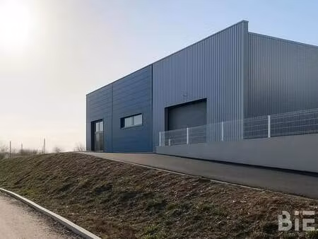 location local d'activités 400 m²