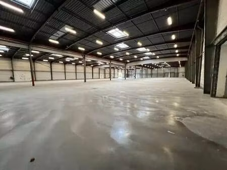 location entrepôt val de reuil 27100 10700m²