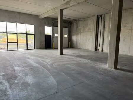 location entrepôt 257 m²