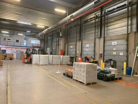 location entrepôt 3 584 m²