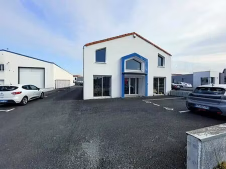 location local d'activités 343 m²