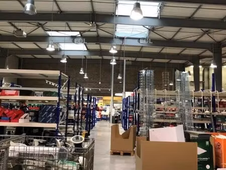 location local d'activités 1 363 m²