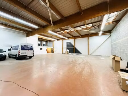 location local d'activités 490 m²
