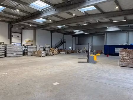 location local d'activités 500 m²