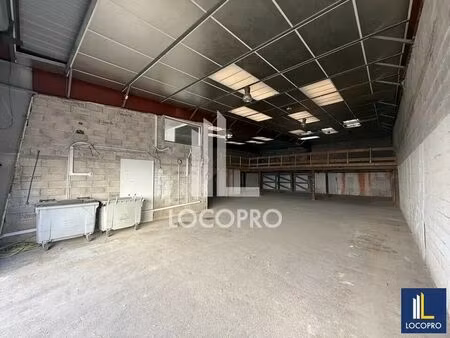 location local d'activités 375 m²