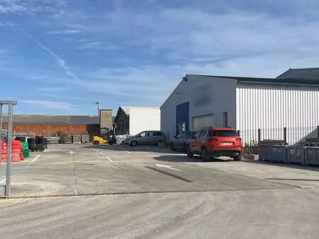 location local d'activités 554 m²