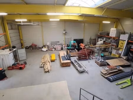 location local d'activités 430 m²
