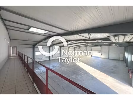 location local d'activités 870 m²