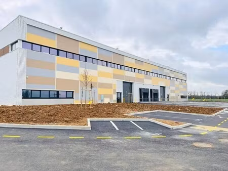 location local d'activités 4 684 m²