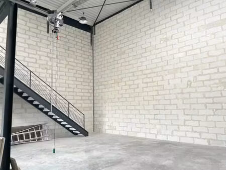location local d’activités poissy 78300 148m²